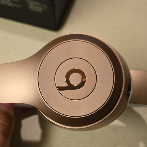 Solo3 Wireless Headphones - Gold - Picture 5 of 13